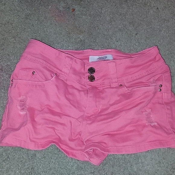 Shorts - Picture 1 of 4